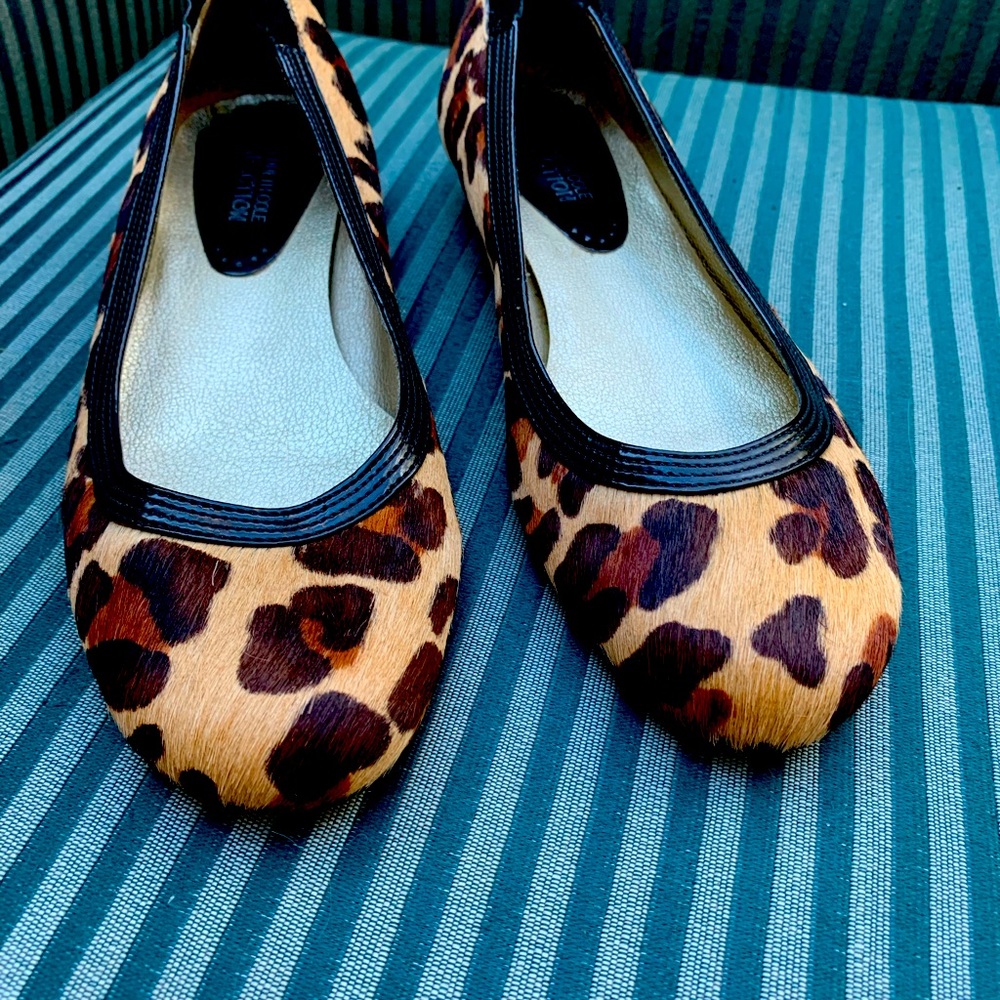 Kenneth Cole Reaction leopard flats. Size7.5
